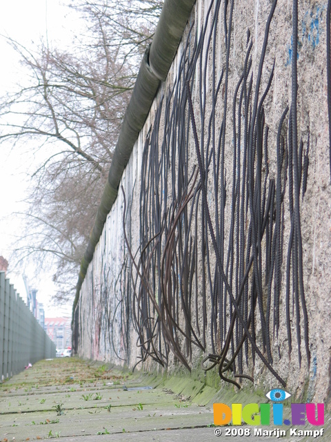 25180 Berlin wall